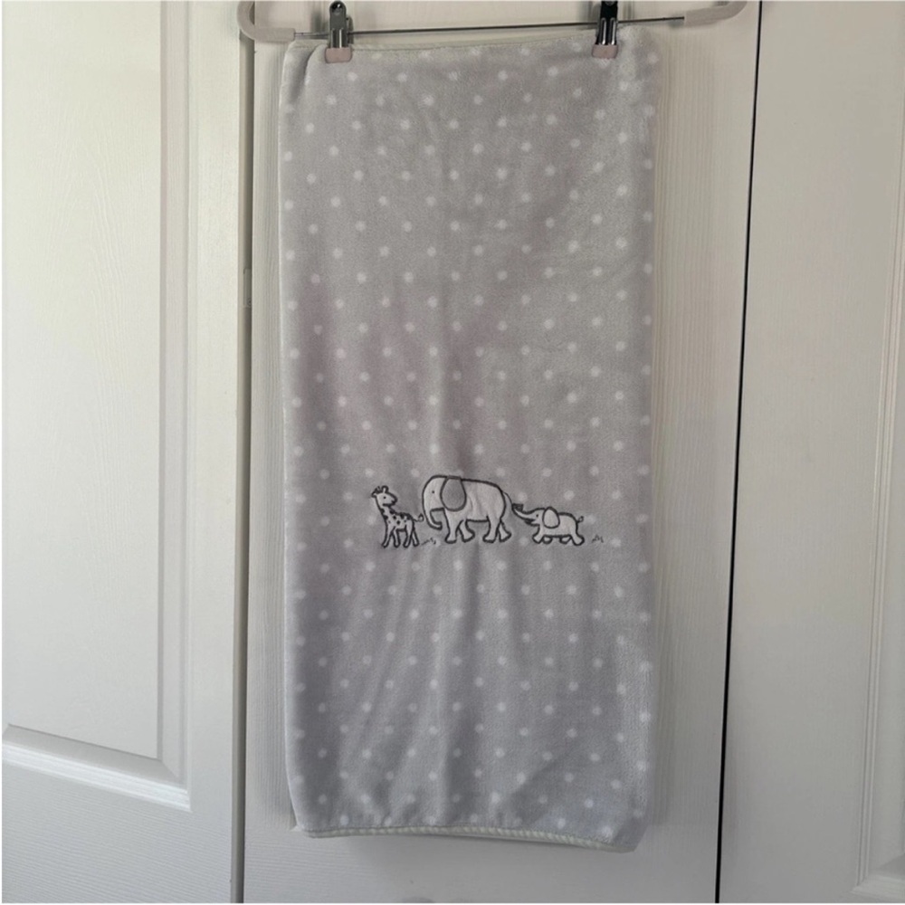 Lot of 4 Soft Polka Dot and elephants Baby Blankets - Picture 6 of 9